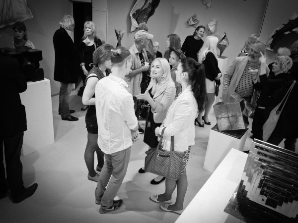 Impression Vernissage Ausstellung Oleksii Zolotariov und Wilhelm Morat