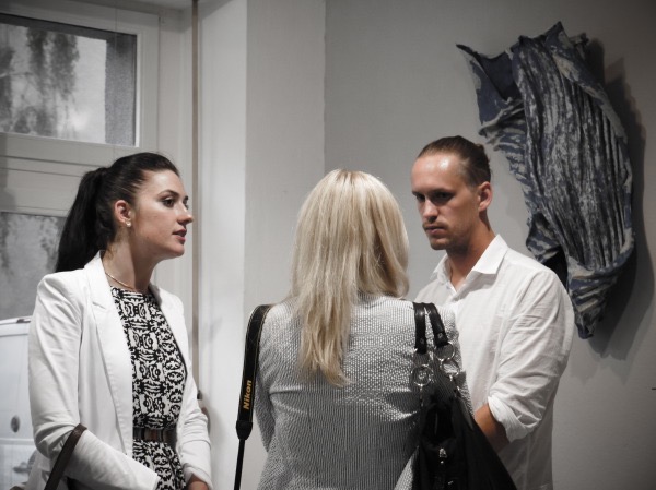 Impression Vernissage Ausstellung Oleksii Zolotariov und Wilhelm Morat