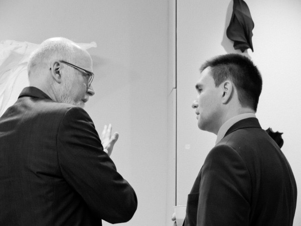Impression Vernissage Ausstellung Oleksii Zolotariov und Wilhelm Morat