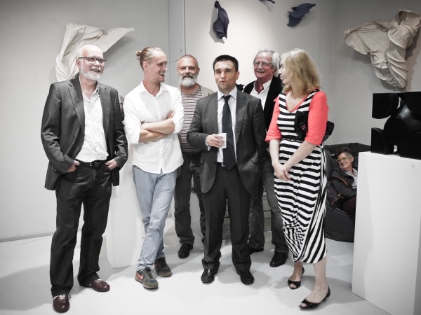 Impression Vernissage Ausstellung Oleksii Zolotariov und Wilhelm Morat
