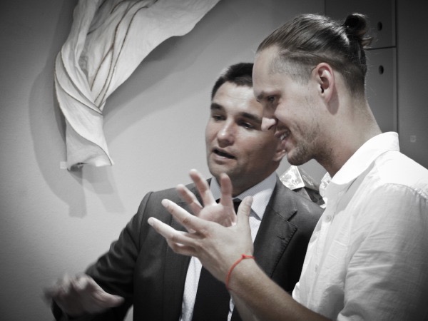 Impression Vernissage Ausstellung Oleksii Zolotariov und Wilhelm Morat